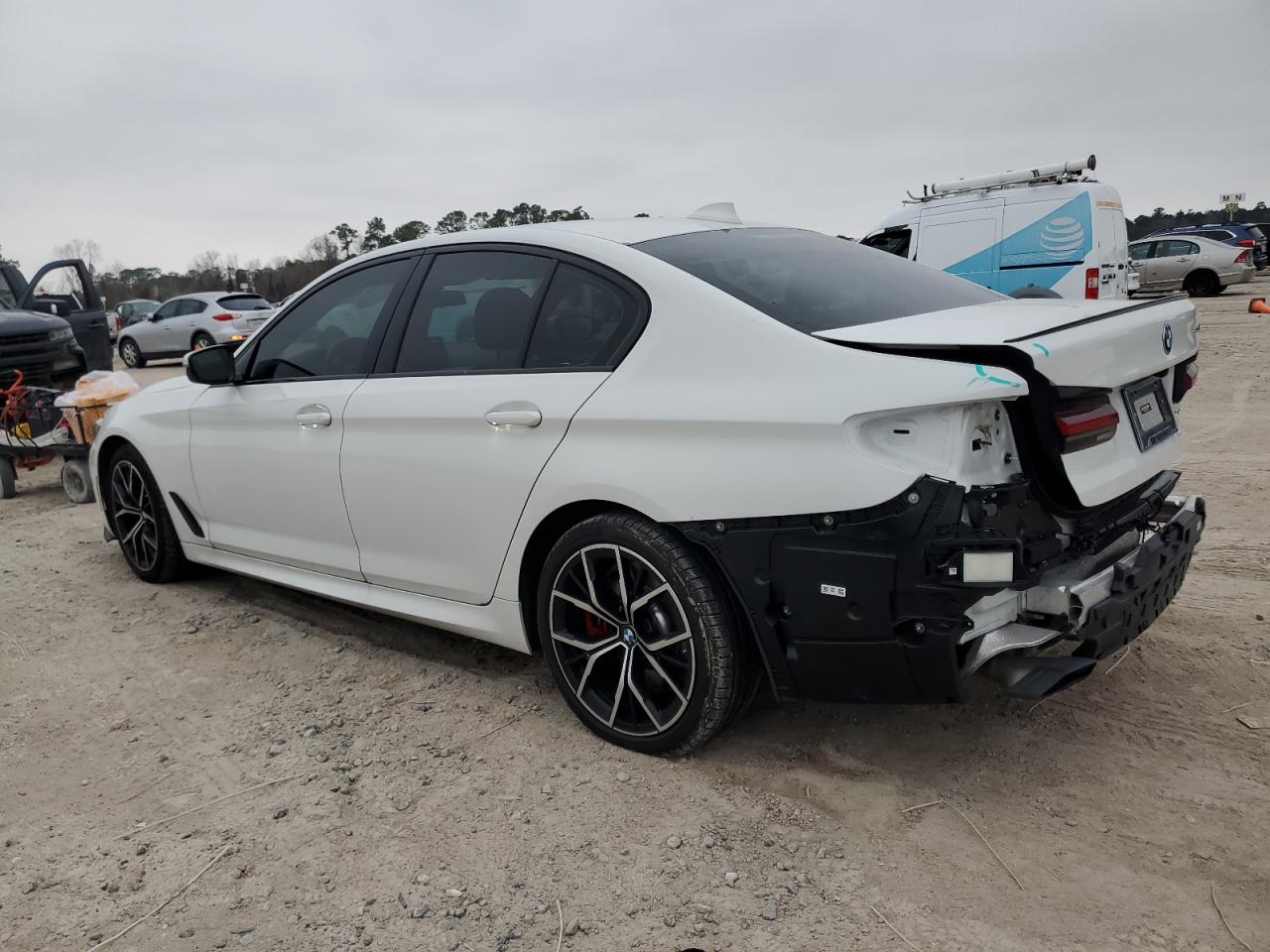 2023 BMW 5er VIN WBA53BJ01PWY06831 Copart auction photo, rear end / minor dent/scratches damage thumbnail 2