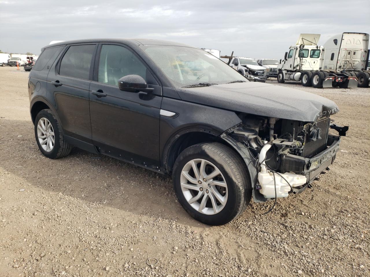 2017 Land Rover Discovery VIN SALCR2BG9HH673125 Copart auction photo, front end / minor dent/scratches damage thumbnail 4