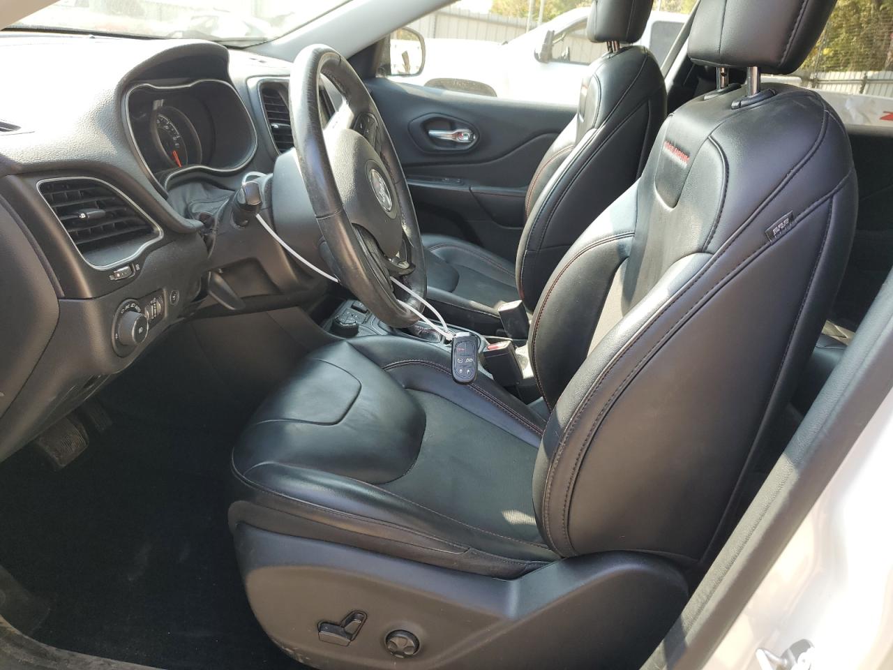 2019 Jeep Cherokee VIN 1C4PJMBX4KD229337 Copart auction photo, rear end / front end damage thumbnail 7