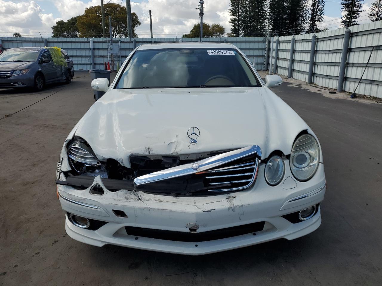2009 Mercedes-Benz E-klasse VIN WDBUF56X59B387534 Copart auction photo, front end damage thumbnail 5