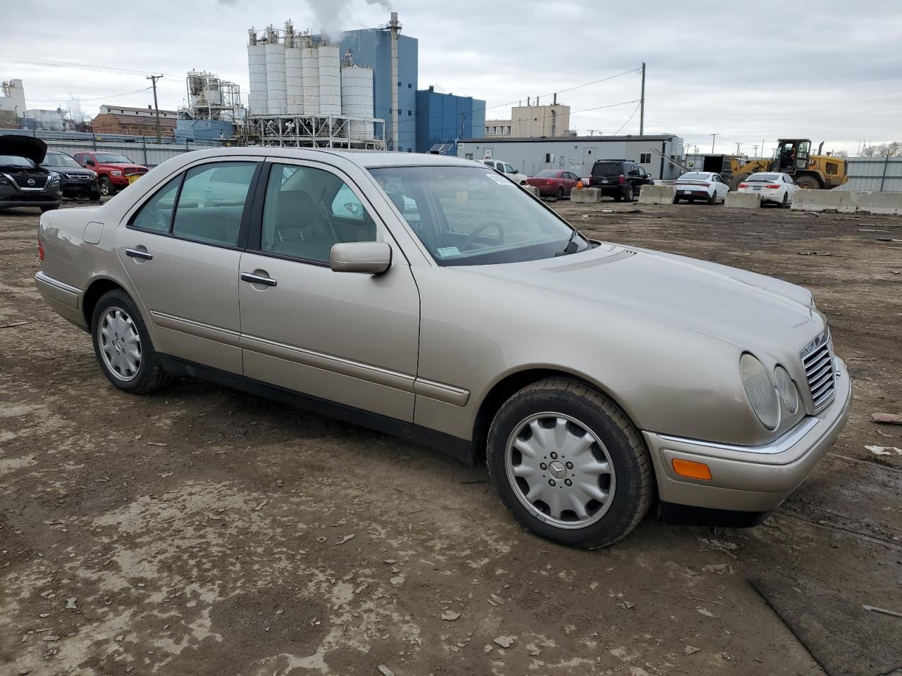 1999 Mercedes-Benz E-klasse VIN WDBJF25H4XA798602 Copart auction photo, front end damage thumbnail 4
