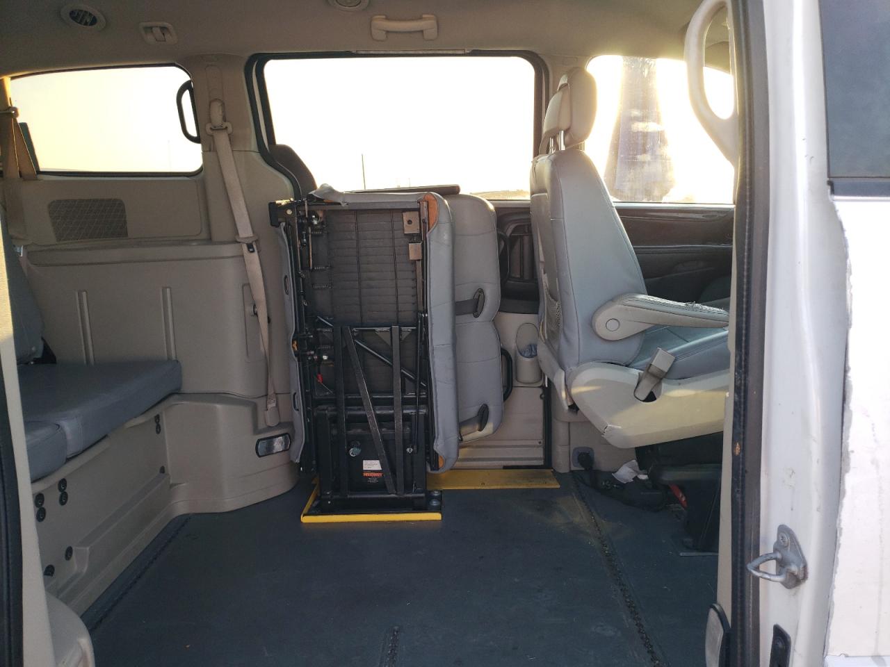 2017 Dodge Caravan VIN 2C4RDGBG8HR776506 Copart auction photo, minor dent/scratches damage thumbnail 11