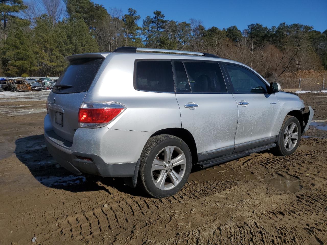 2013 Toyota Highlander VIN 5TDDK3EHXDS241949 Copart auction photo, front end / minor dent/scratches damage thumbnail 3