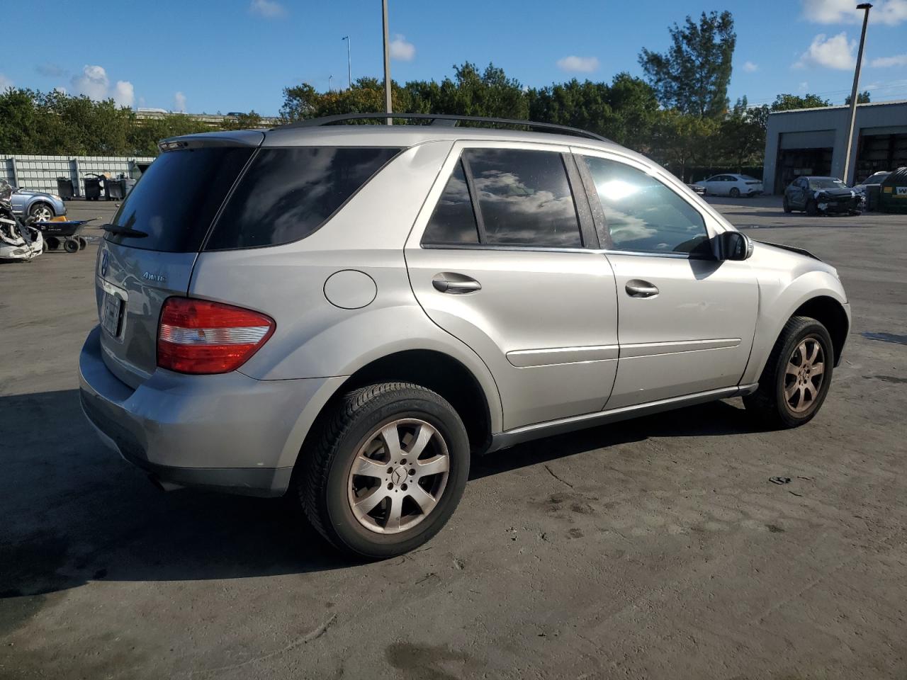 2007 Mercedes-Benz M-klasse VIN 4JGBB86E37A265662 Copart auction photo, front end damage thumbnail 3