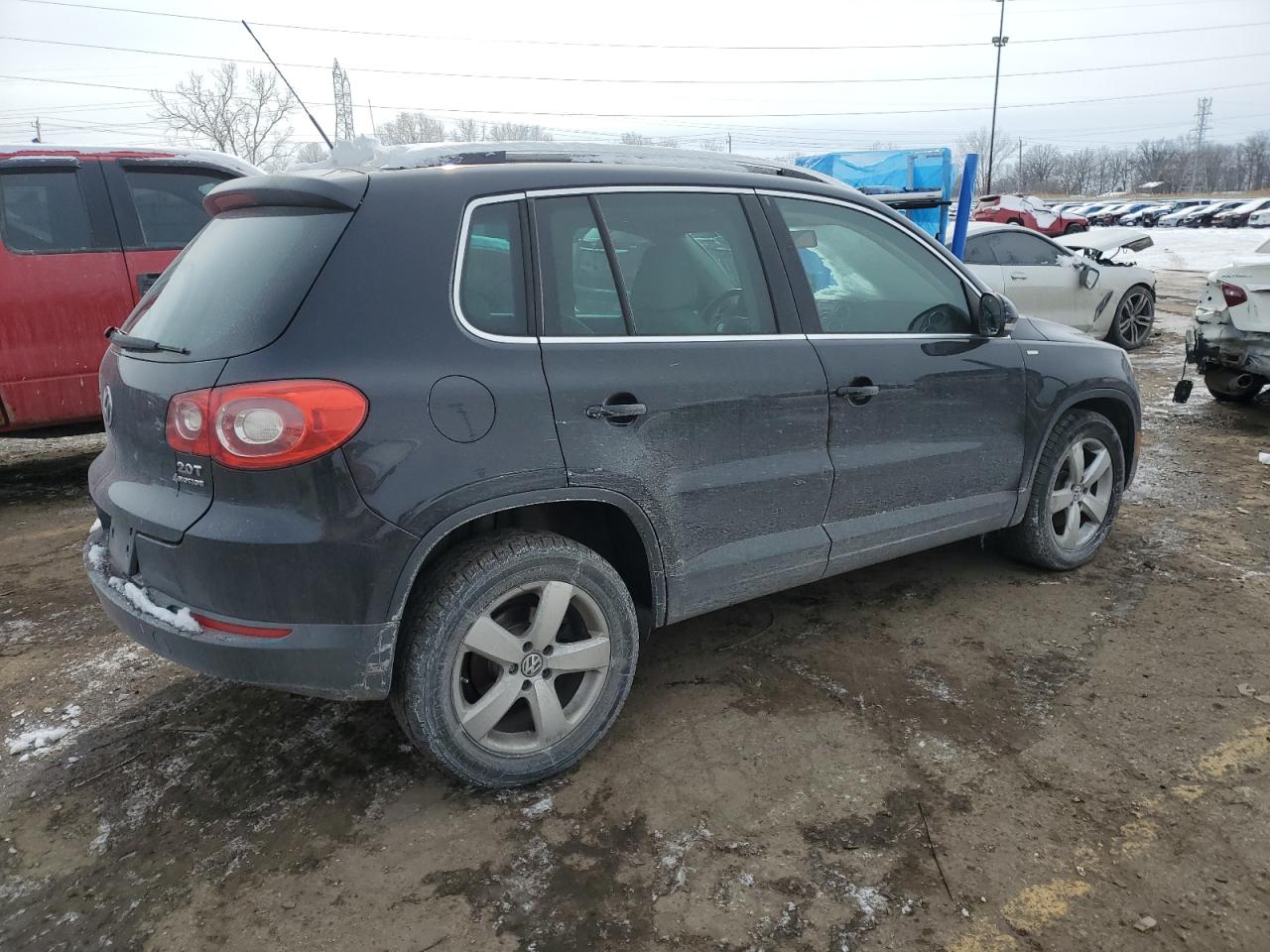 2010 Volkswagen Tiguan VIN WVGBV7AX9AW515233 Copart auction photo, front end / undercarriage damage thumbnail 3