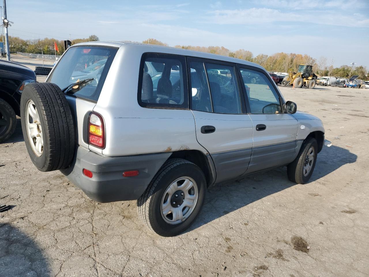1998 Toyota RAV 4 VIN JT3GP10V5W0026053 Copart auction photo, normal wear / front end damage thumbnail 3