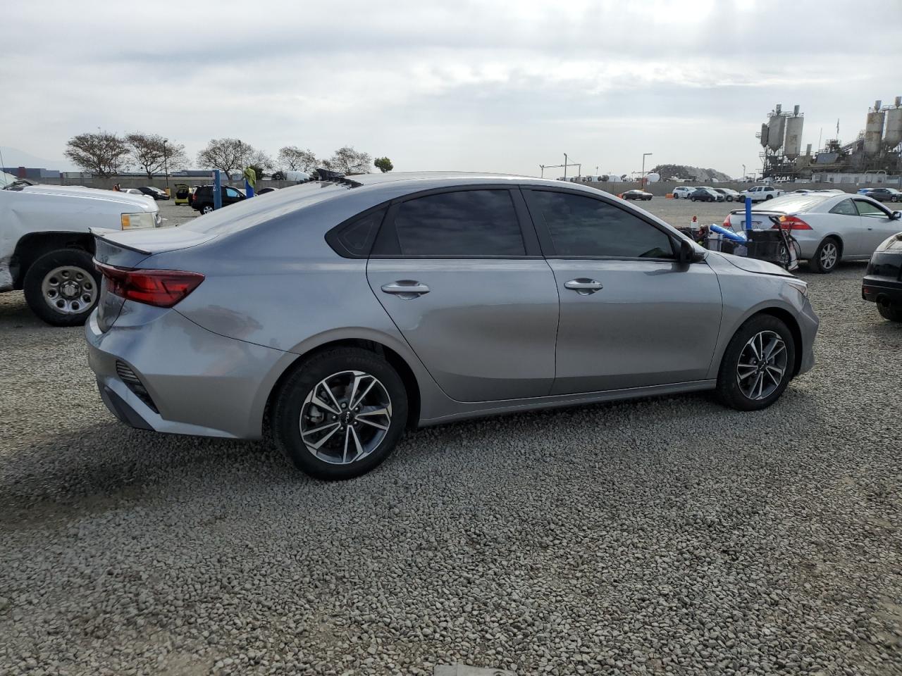 2024 KIA Forte VIN 3KPF24AD6RE802974 Copart auction photo, side / front end damage thumbnail 3