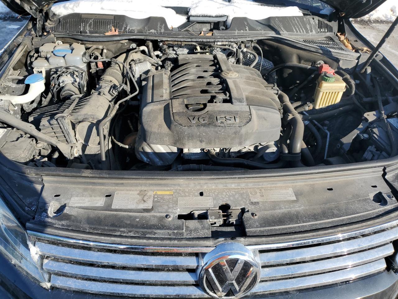 2016 Volkswagen Touareg VIN WVGEF9BP8GD000653 Copart auction photo, side / front end damage thumbnail 12