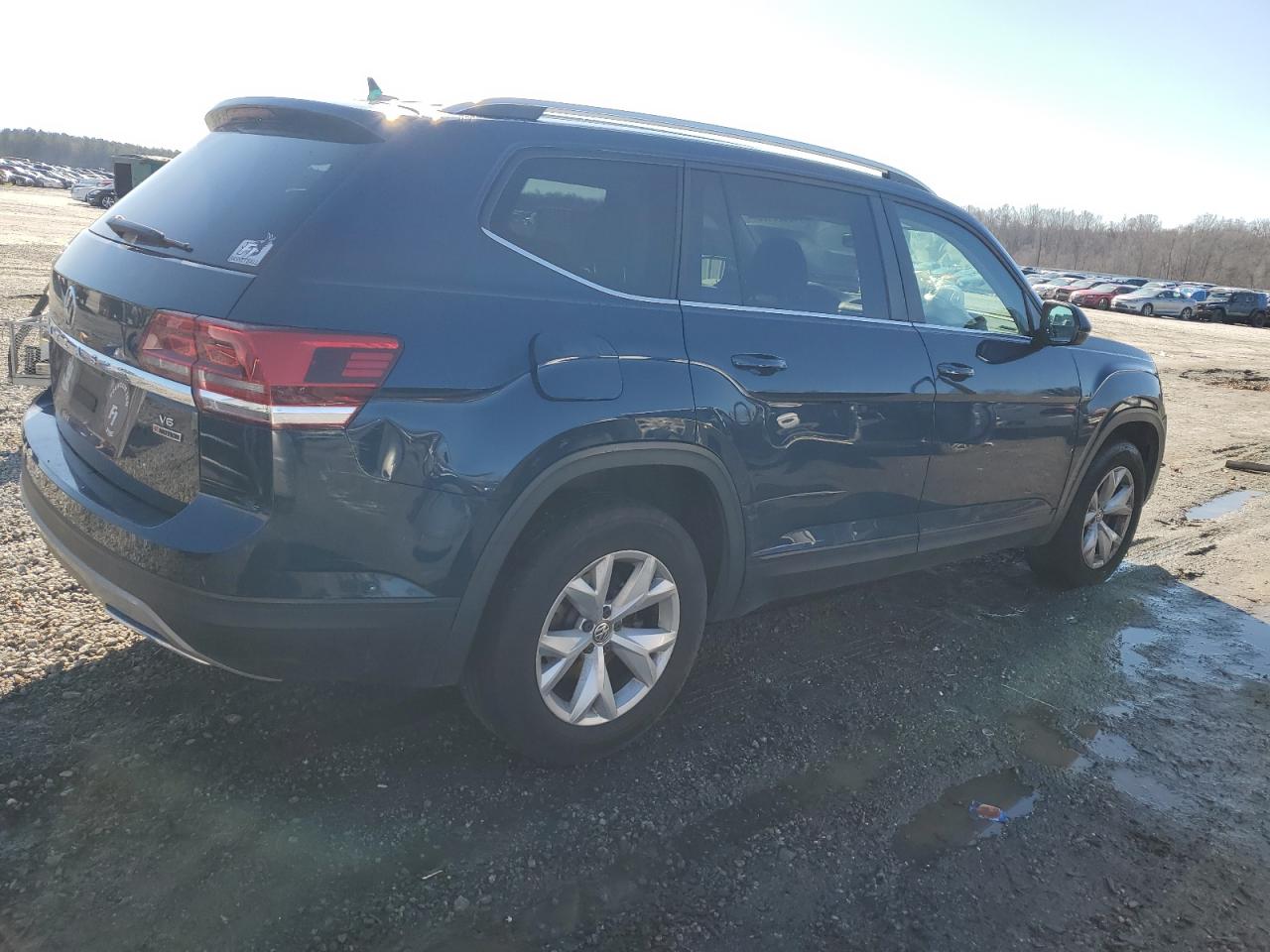 2018 Volkswagen Atlas VIN 1V2LR2CA1JC533895 Copart auction photo, front end damage thumbnail 3