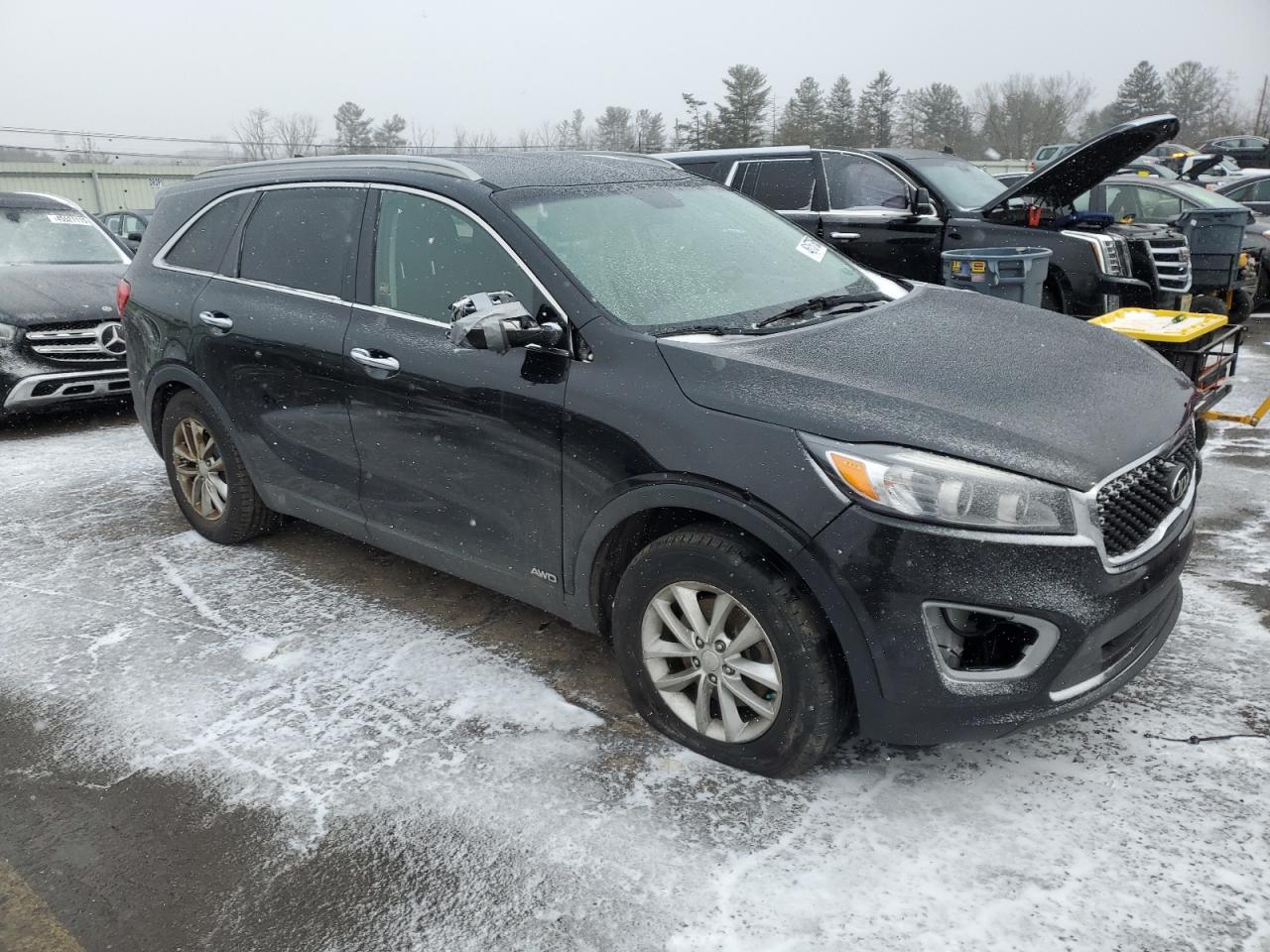 2016 KIA Sorento VIN 5XYPGDA3XGG028841 Copart auction photo, front end / side damage thumbnail 4