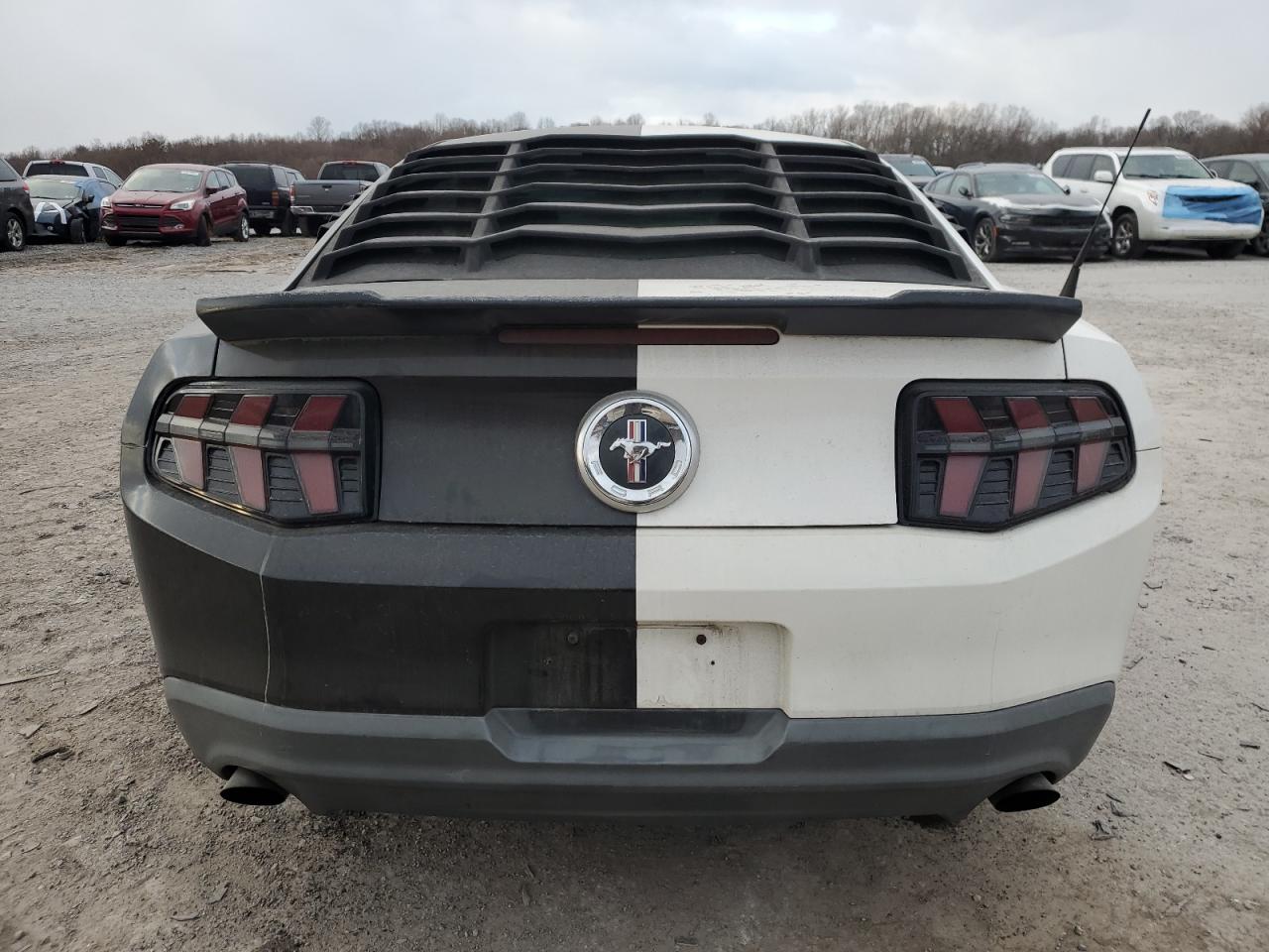 2011 Ford Mustang VIN 1ZVBP8AM8B5137095 Copart auction photo, side / front end damage thumbnail 6