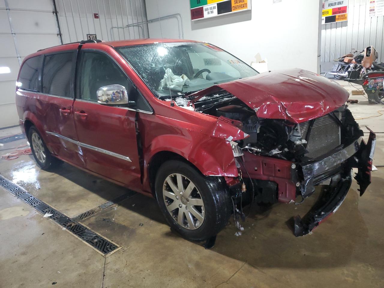 2011 Chrysler Town & Country VIN 2A4RR8DG8BR604286 Copart auction photo, front end / side damage thumbnail 4