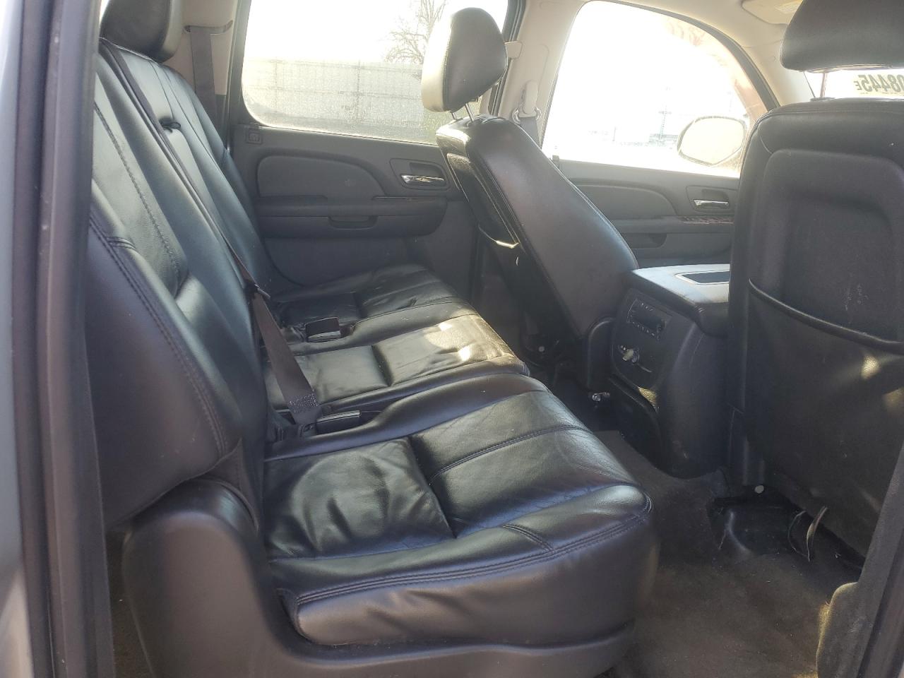 2011 Chevrolet Suburban VIN 1GNSKJE33BR361644 Copart auction photo, front end damage thumbnail 11