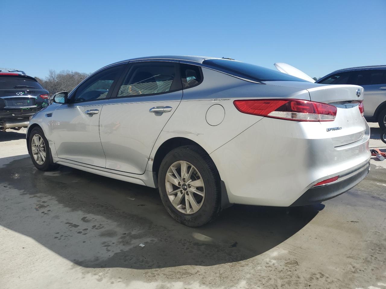 2017 KIA Optima VIN 5XXGT4L32HG157929 Copart auction photo, front end damage thumbnail 2