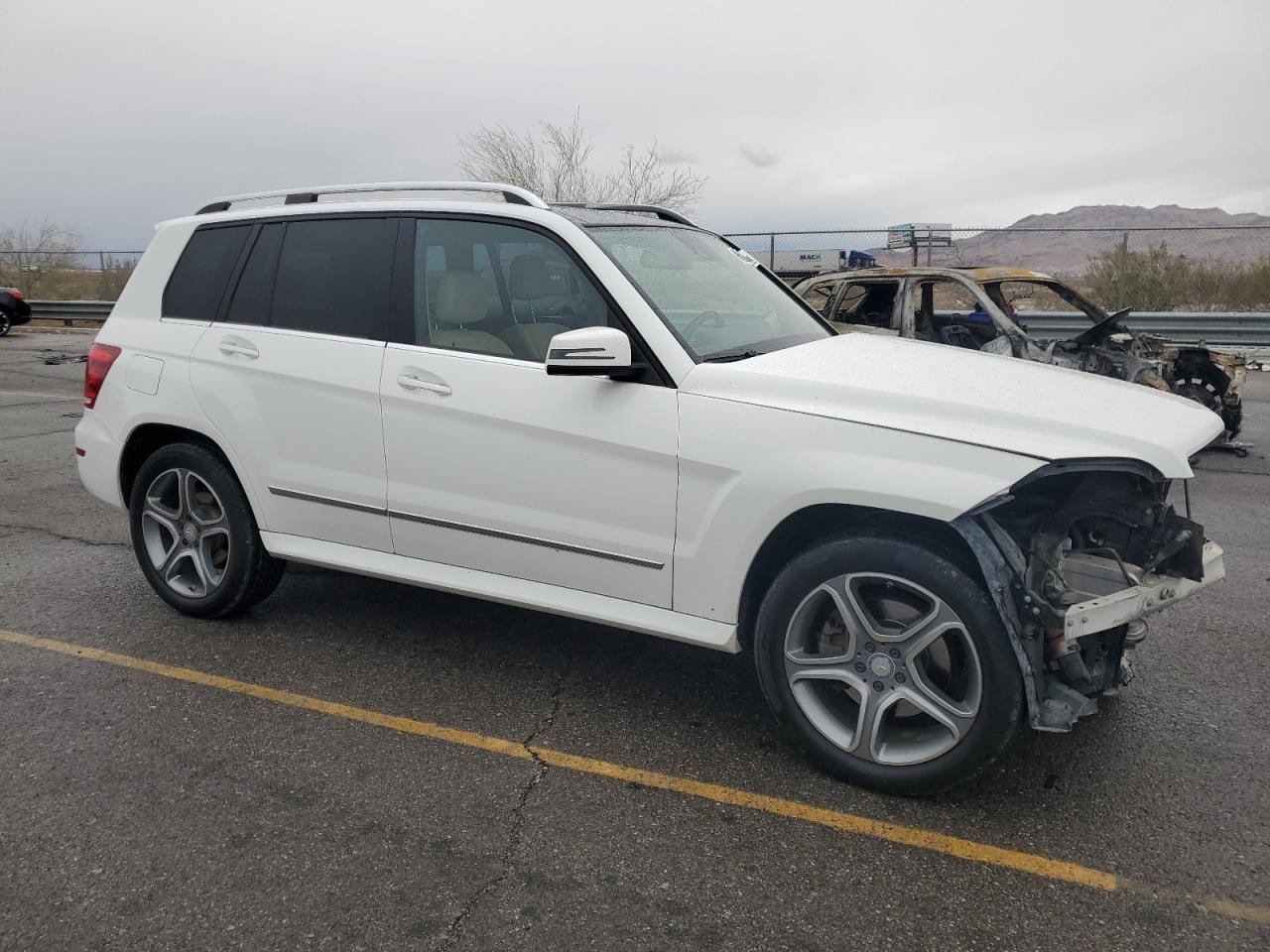 2014 Mercedes-Benz GLK-klasse VIN WDCGG0EB9EG217141 Copart auction photo, front end damage thumbnail 4