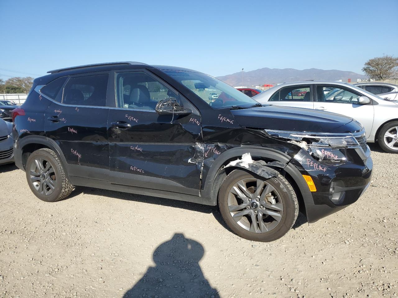 2021 KIA Seltos VIN KNDEU2AA0M7204209 Copart auction photo, all over damage thumbnail 4