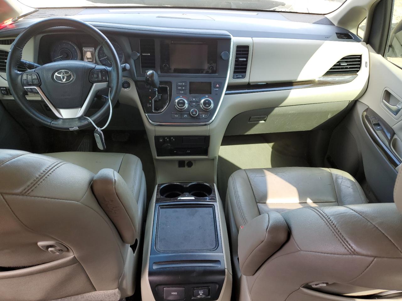 2015 Toyota Sienna VIN 5TDYK3DC7FS679211 Copart auction photo, front end damage thumbnail 8