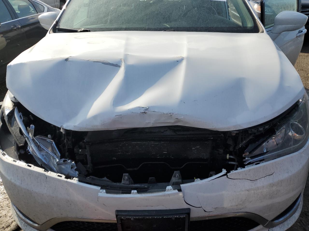 2017 Chrysler Pacifica VIN 2C4RC1BG2HR613804 Copart auction photo, front end / minor dent/scratches damage thumbnail 12