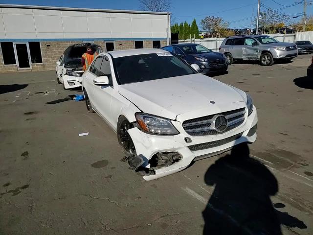 2017 Mercedes-Benz C-klasse VIN 55SWF4JB4HU209396 Copart auction photo, front end / minor dent/scratches damage thumbnail 11