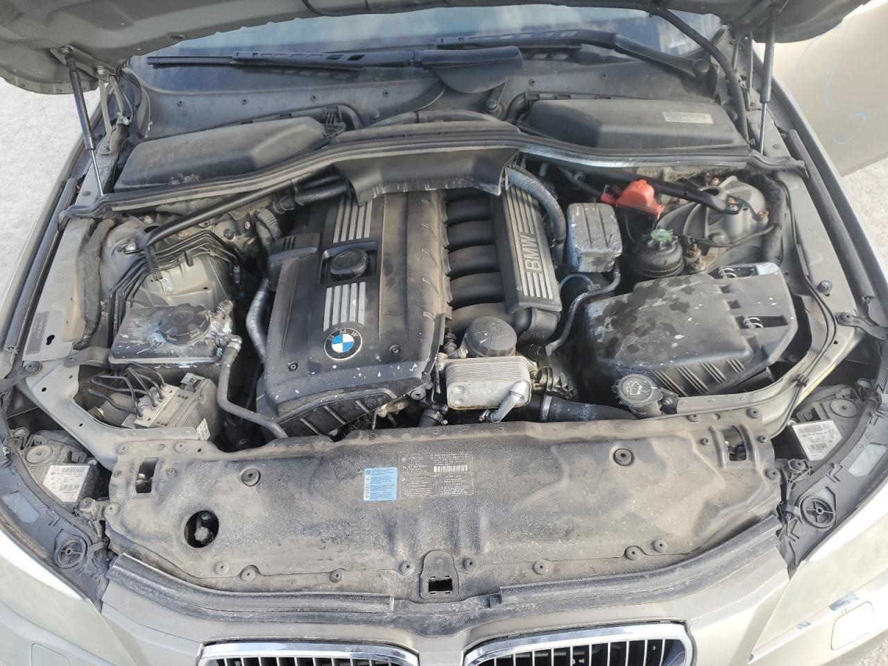 2010 BMW 5er VIN WBANV1C54AC389081 Copart auction photo, all over damage thumbnail 11