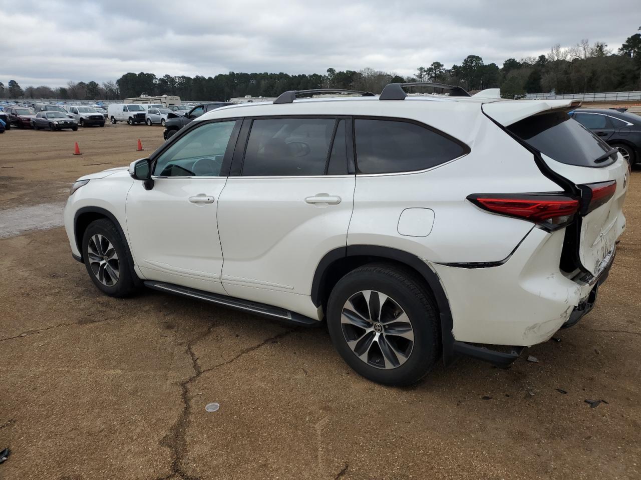 2021 Toyota Highlander VIN 5TDGZRAH4MS522906 Copart auction photo, rear end / minor dent/scratches damage thumbnail 2