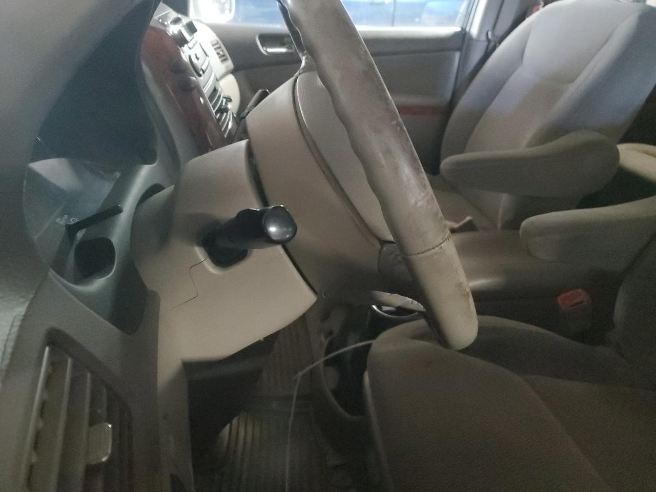 2008 Toyota Sienna VIN 5TDZK22CX8S140330 Copart auction photo, front end / minor dent/scratches damage thumbnail 9