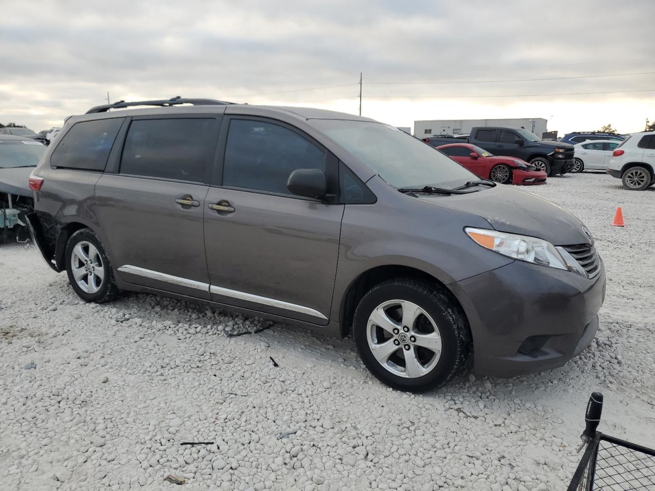 2016 Toyota Sienna VIN 5TDKK3DC6GS719544 Copart auction photo, rear end / minor dent/scratches damage thumbnail 4