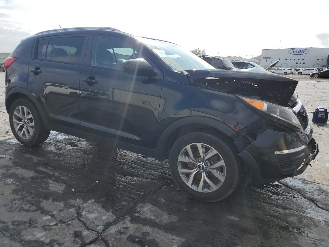 2016 KIA Sportage VIN KNDPB3AC4G7811448 Copart auction photo, front end / minor dent/scratches damage thumbnail 4