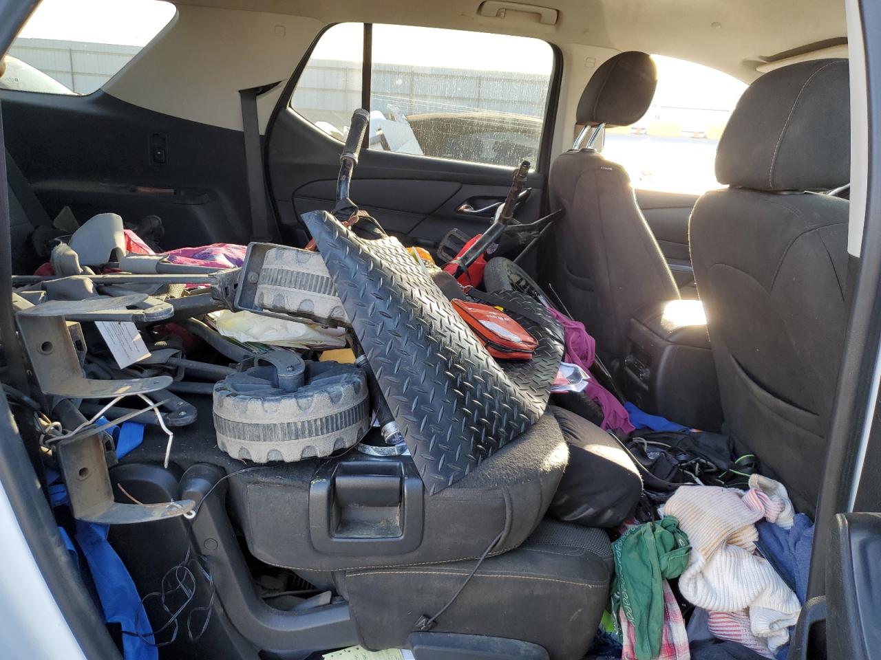 2019 Chevrolet Traverse VIN 1GNERGKW5KJ274160 Copart auction photo, vandalism damage thumbnail 11