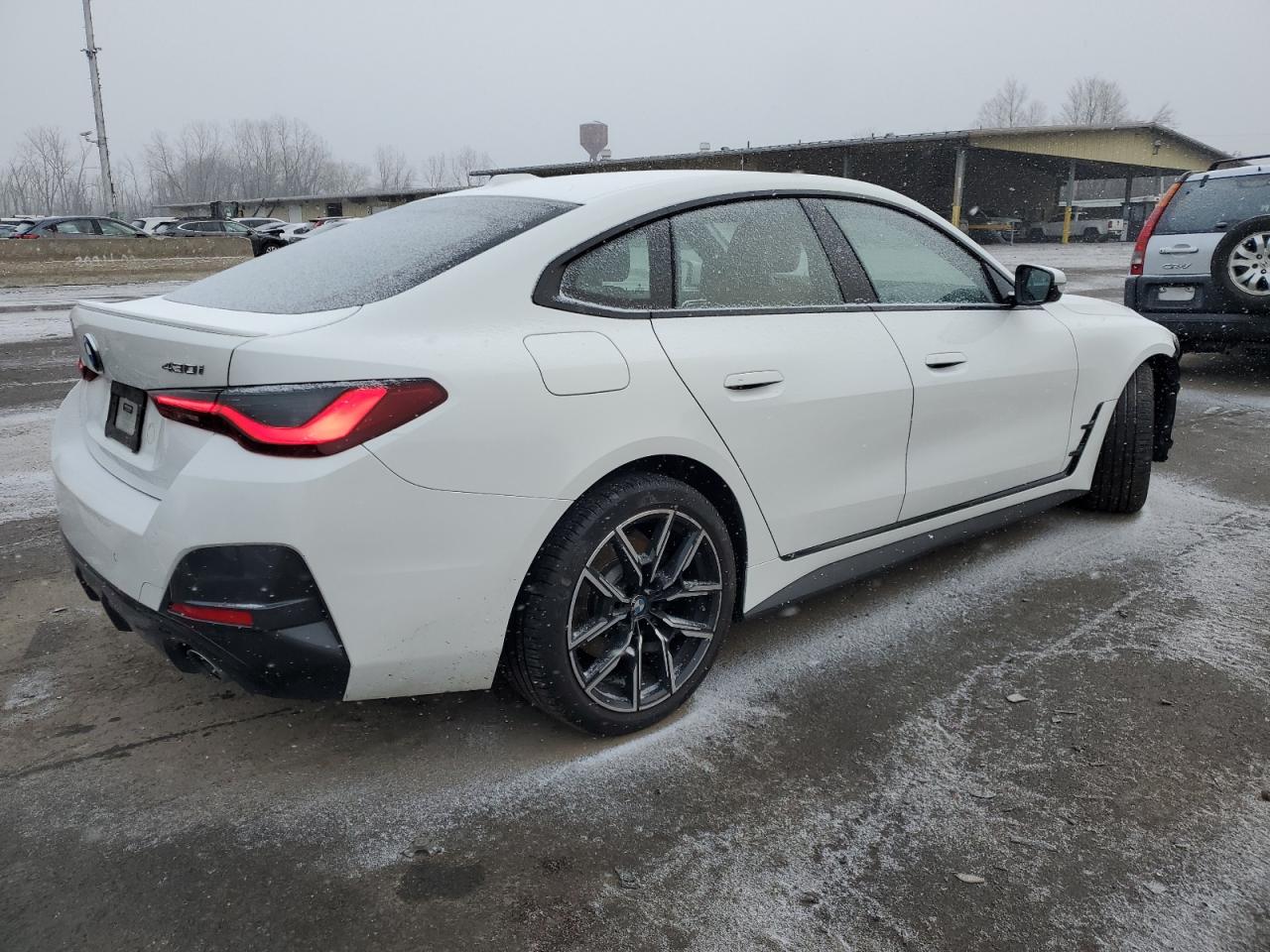 2023 BMW 4er VIN WBA73AV03PFP03200 Copart auction photo, front end / side damage thumbnail 3