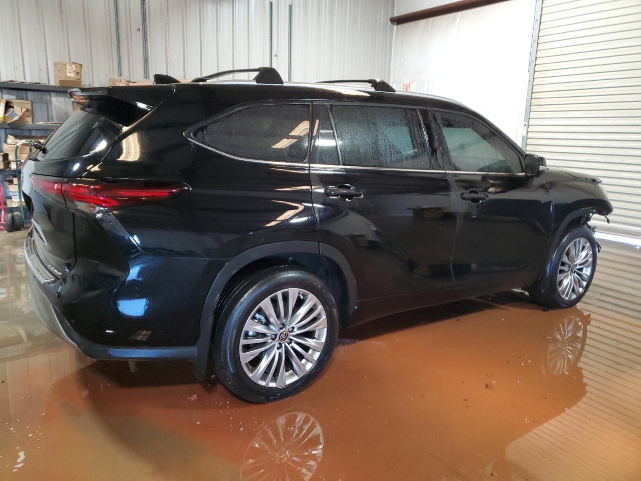 2024 Toyota Highlander VIN 5TDKDRAH2RS529157 Copart auction photo, front end / side damage thumbnail 3
