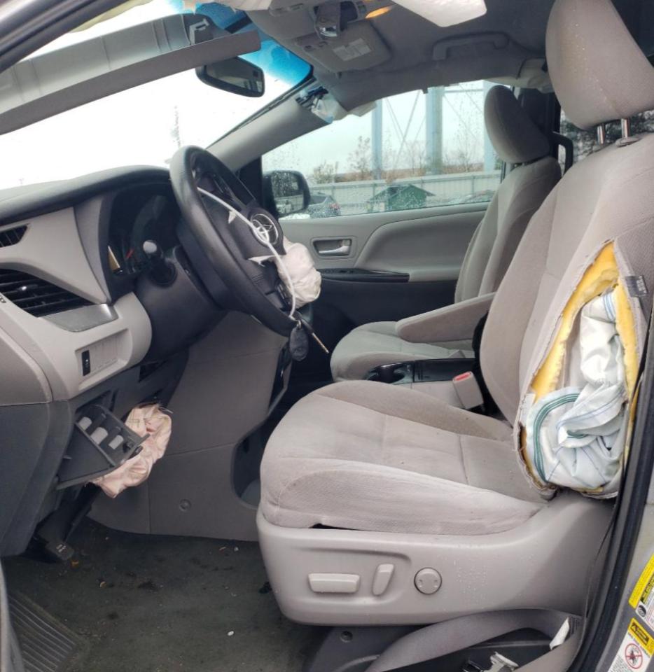 2017 Toyota Sienna VIN 5TDKZ3DC8HS795165 Copart auction photo, front end damage thumbnail 7