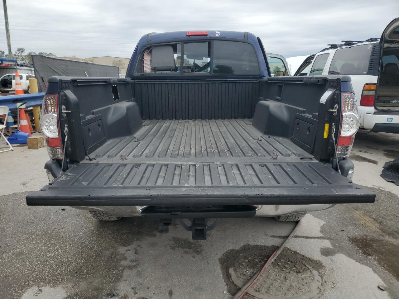 2012 Toyota Tacoma VIN 5TFTX4GNXCX006966 Copart auction photo, rollover damage thumbnail 6