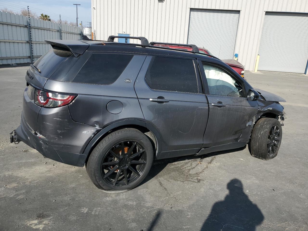 2016 Land Rover Discovery VIN SALCR2BG1GH590156 Copart auction photo, front end / side damage thumbnail 3