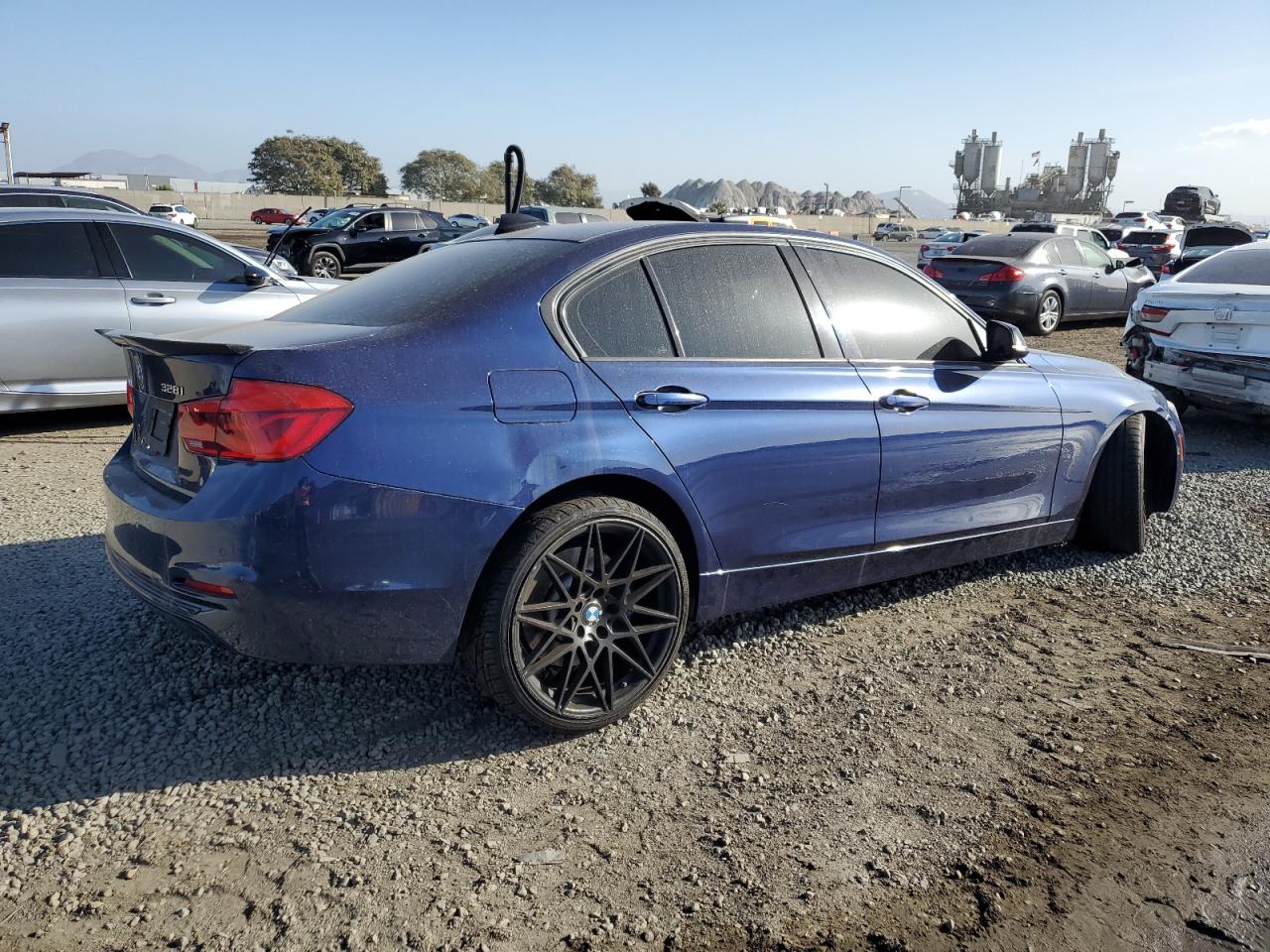 2016 BMW 3er VIN WBA8E9C58GK645801 Copart auction photo, front end / minor dent/scratches damage thumbnail 3
