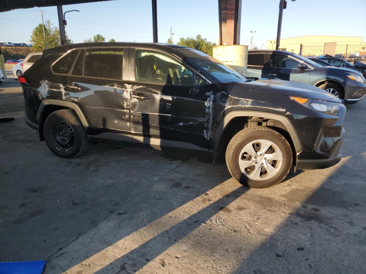 2022 Toyota RAV 4 VIN 2T3H1RFV7NC193761 Copart auction photo, rollover damage thumbnail 4