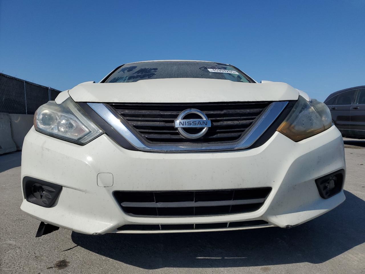 2018 Nissan Altima VIN 1N4AL3AP2JC171217 Copart auction photo, minor dent/scratches damage thumbnail 5