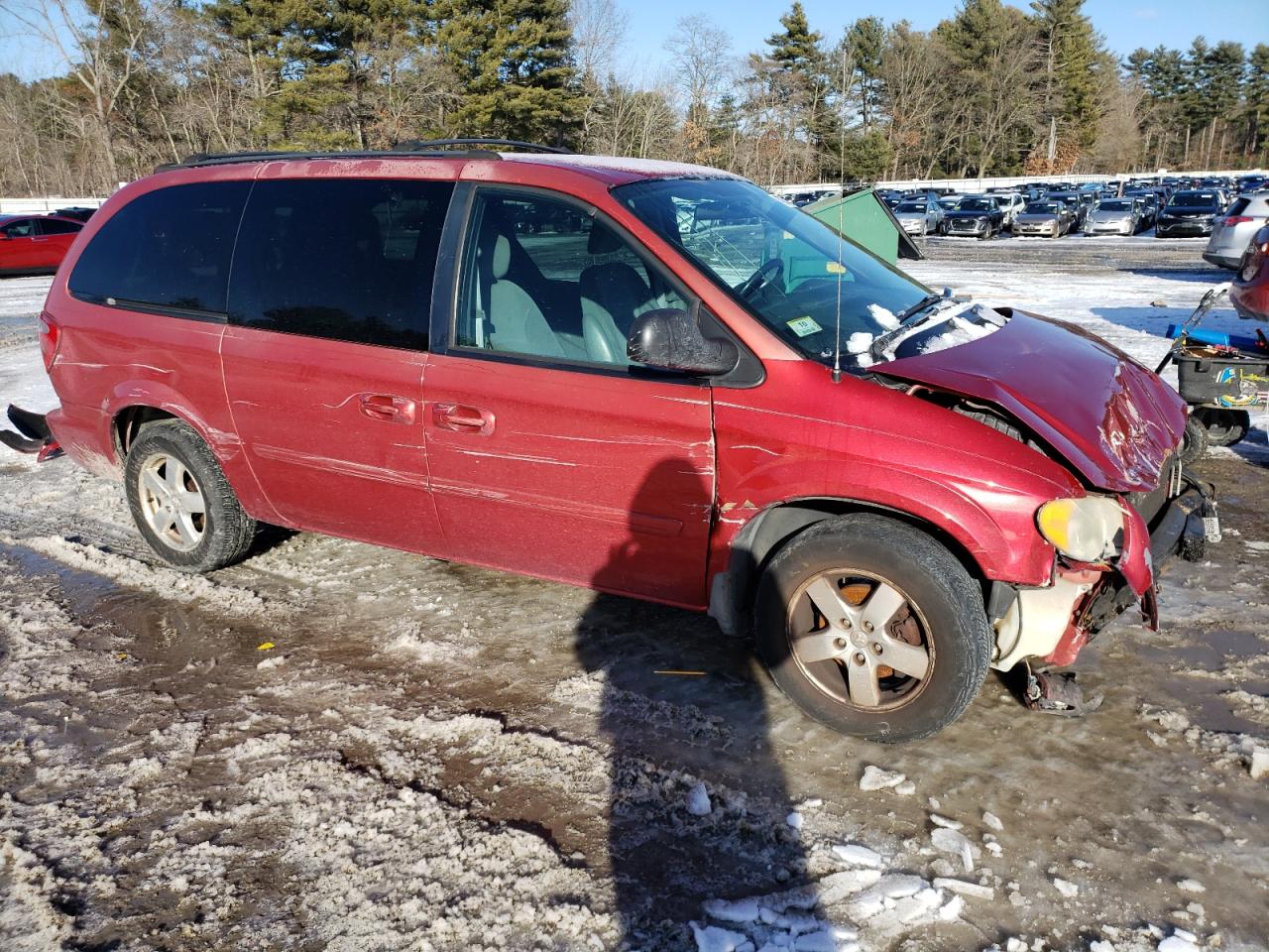 2005 Dodge Caravan VIN 2D4GP44L05R104736 Copart auction photo, front end / side damage thumbnail 4