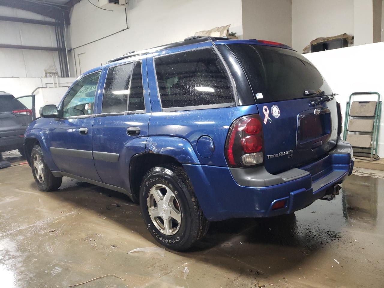 2005 Chevrolet TrailBlazer VIN 1GNDT13S652300530 Copart auction photo, front end damage thumbnail 2