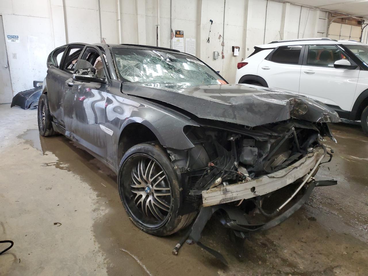 2013 BMW 7er VIN WBAYA8C57DD227753 Copart auction photo, rollover damage thumbnail 4