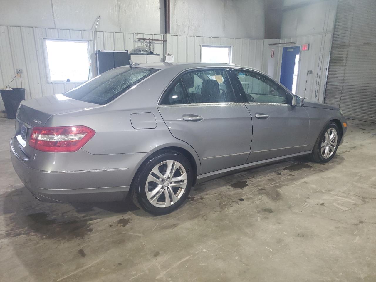 2011 Mercedes-Benz E-klasse VIN WDDHF8HB5BA479511 Copart auction photo, front end damage thumbnail 3