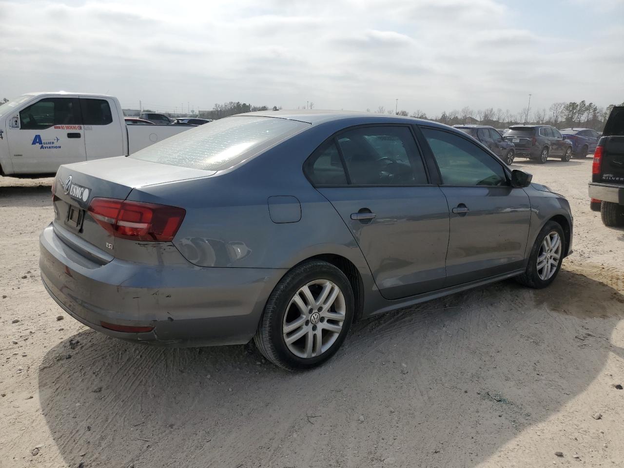 2018 Volkswagen Jetta VIN 3VW2B7AJ2JM258261 Copart auction photo, partial repair / minor dent/scratches damage thumbnail 3