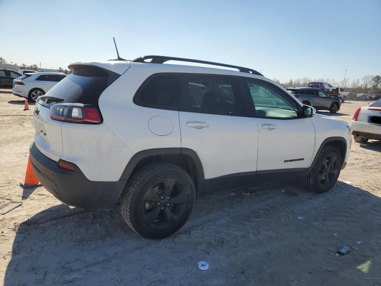 2020 Jeep Grand Cherokee VIN 1C4PJMLX3LD613366 Copart auction photo, front end / side damage thumbnail 3