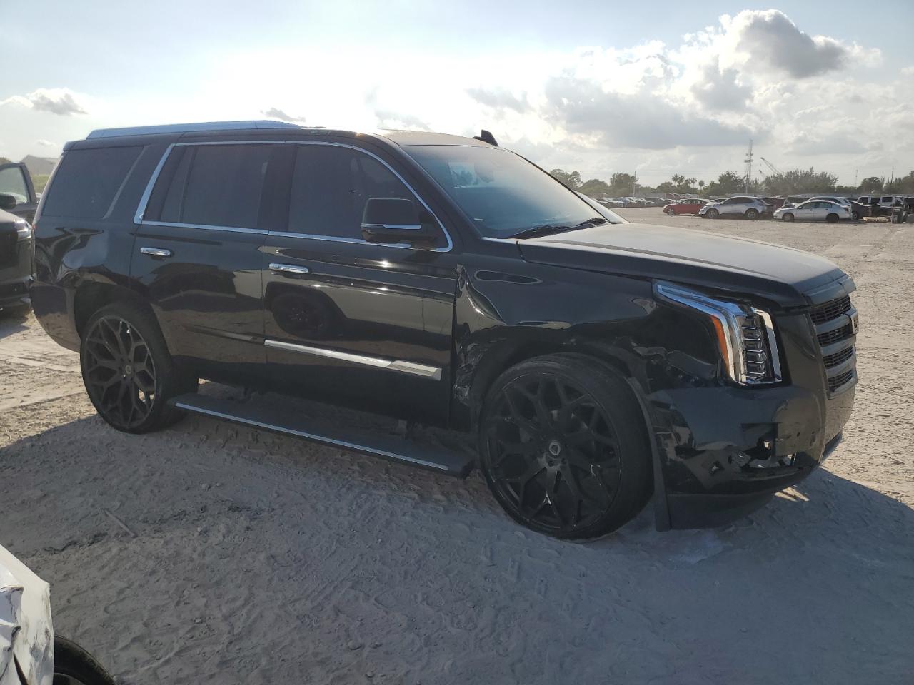 2015 Cadillac Escalade VIN 1GYS3NKJ1FR536036 Copart auction photo, front end / minor dent/scratches damage thumbnail 4