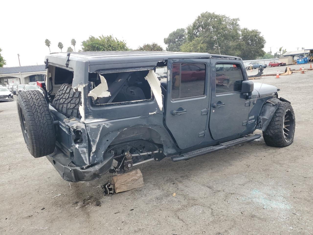 2018 Jeep Wrangler VIN 1C4BJWDG0JL871139 Copart auction photo, rollover / minor dent/scratches damage thumbnail 3