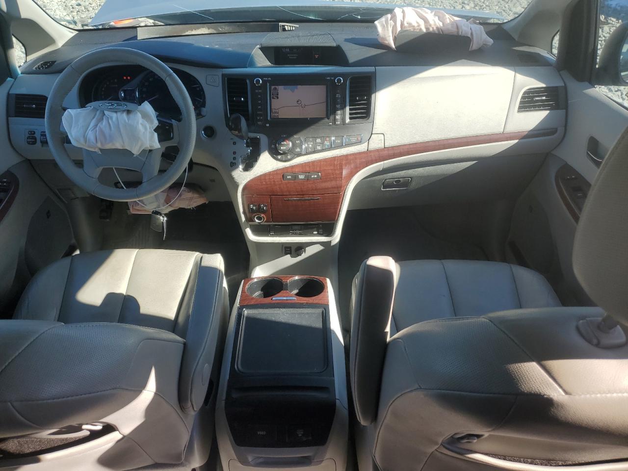 2014 Toyota Sienna VIN 5TDYK3DC3ES472488 Copart auction photo, front end damage thumbnail 8