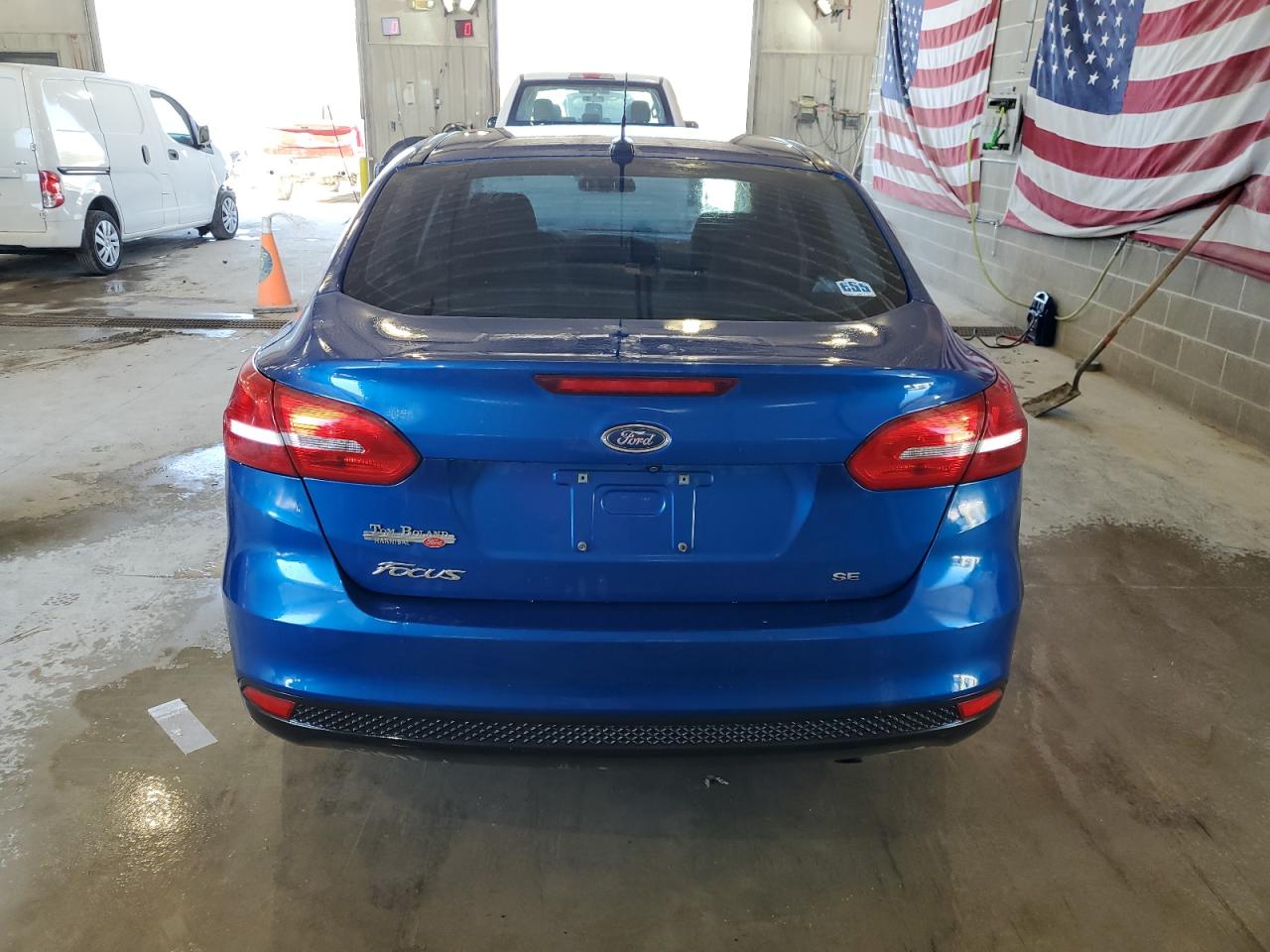 2018 Ford Focus VIN 1FADP3F22JL204585 Copart auction photo, front end / minor dent/scratches damage thumbnail 6