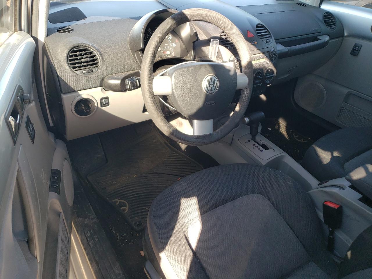 2005 Volkswagen Beetle VIN 3VWCK31C05M418237 Copart auction photo, front end damage thumbnail 8