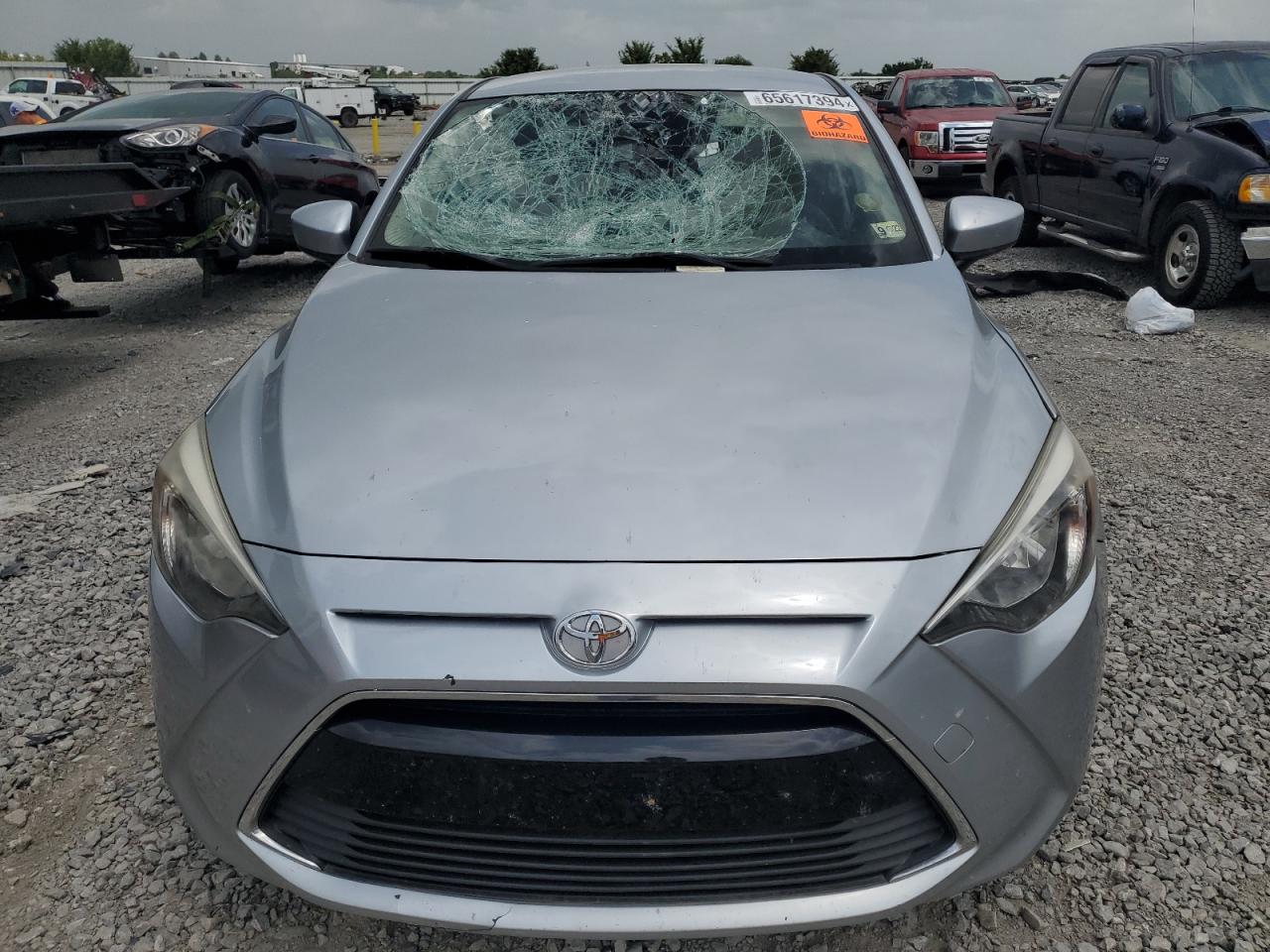 2017 Toyota Yaris VIN 3MYDLBYV1HY175672 Copart auction photo, biohazard/chemical / all over damage thumbnail 5