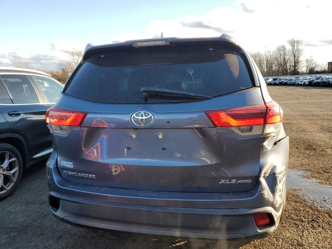 2018 Toyota Highlander VIN 5TDJZRFH0JS888257 Copart auction photo, all over damage thumbnail 6